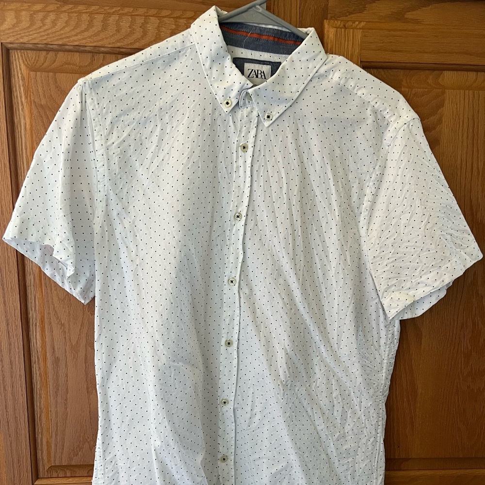 Zara men’s short sleeve button down- Size L, Slim fit